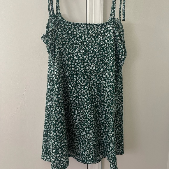 green floral dress - Picture 4 of 4